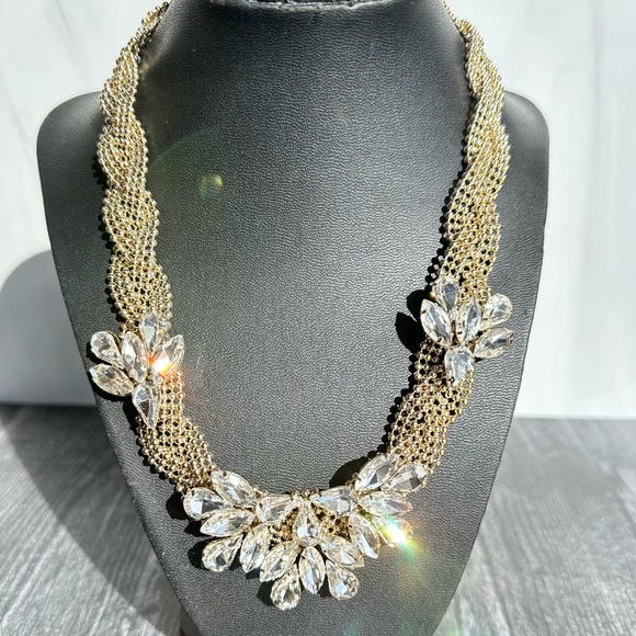 Shop for Jayu Vintage Look Statement Necklace - Picture 4 of 9